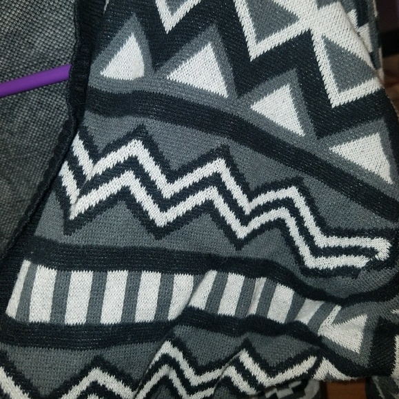 Aztec Cardigan - Picture 2 of 3